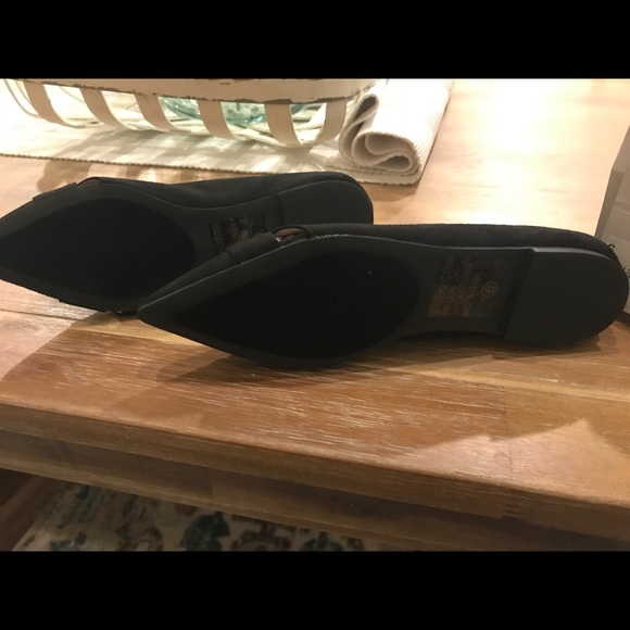 Black Winslo Flat - Journee Collection (DSW) - 6 - Picture 2 of 5
